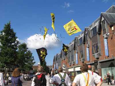 The flag wavers are called Draposmaaiter from Brussels.